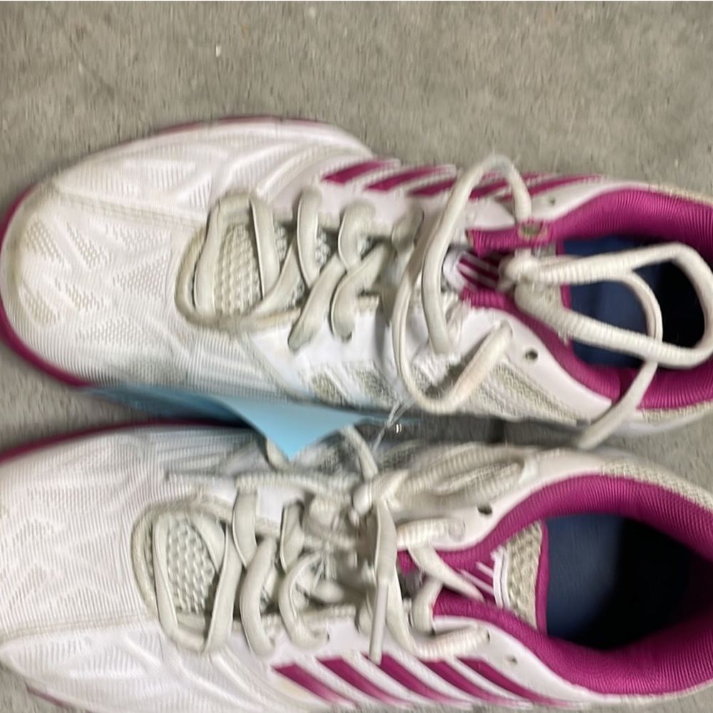 K Swiss tennis shoes Girls size 4